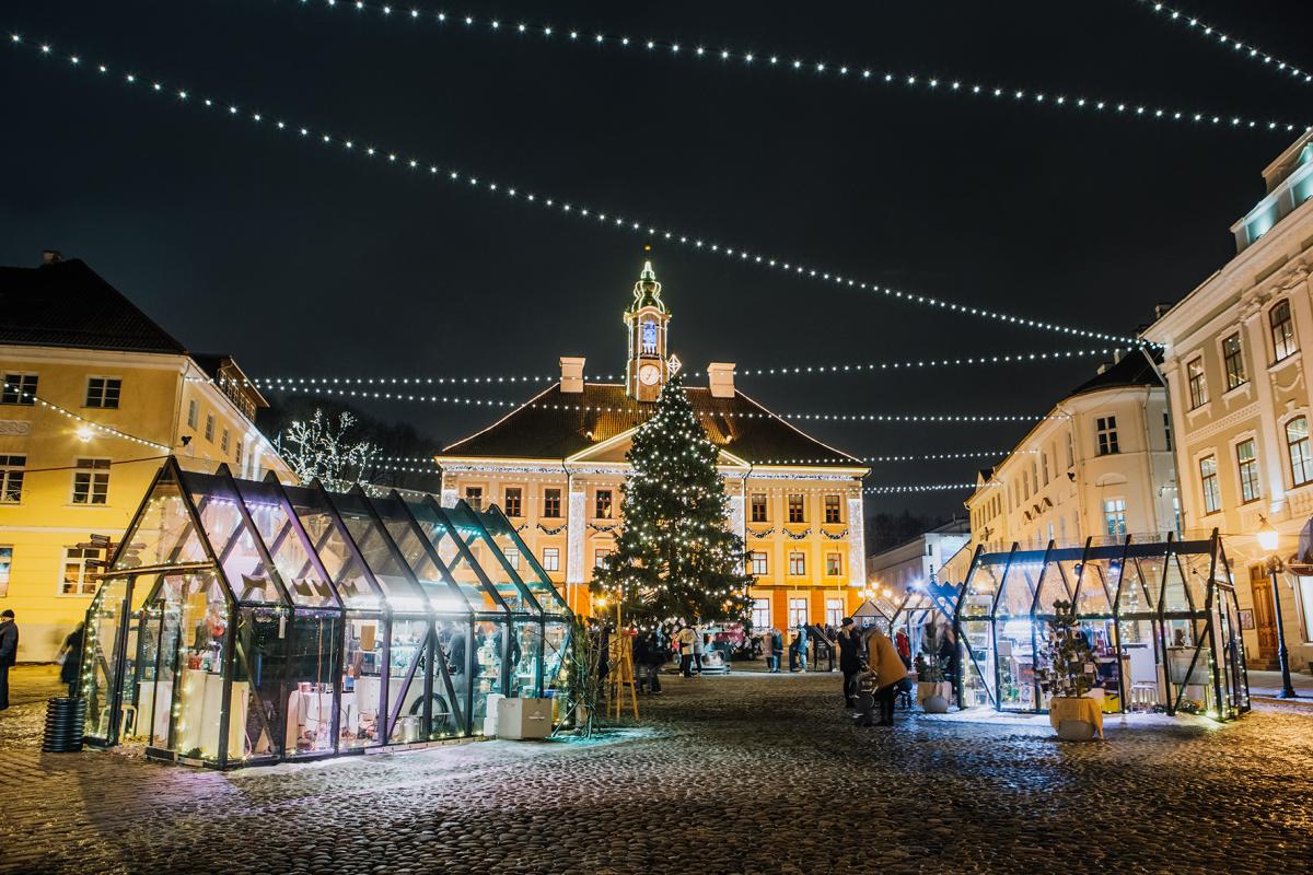 Kerstmarkt op het gemeenteplein van Tartu, Kiur Kaasik